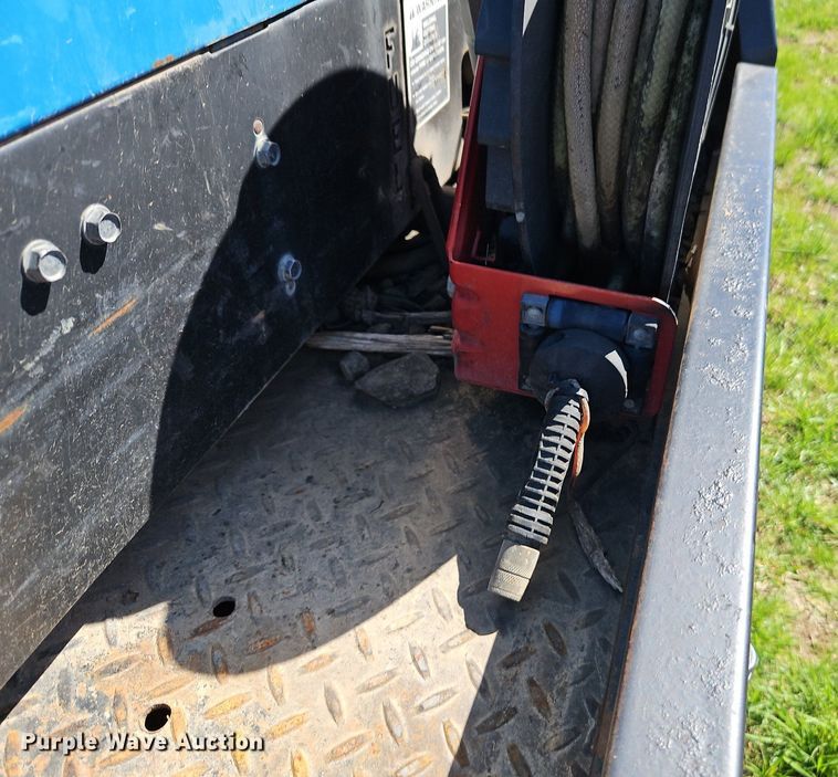 image for item EI3711 2001 Ford F450 Super Duty XLT flatbed truck