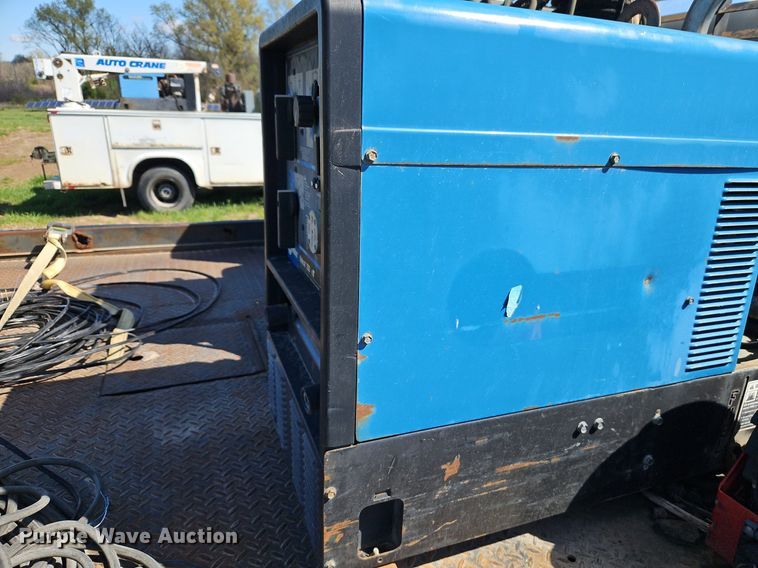 image for item EI3711 2001 Ford F450 Super Duty XLT flatbed truck