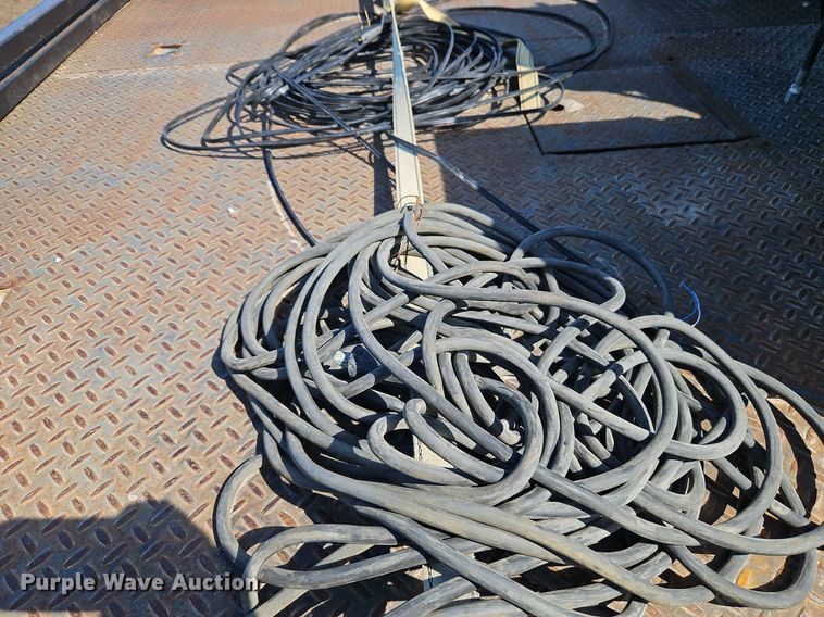 image for item EI3711 2001 Ford F450 Super Duty XLT flatbed truck