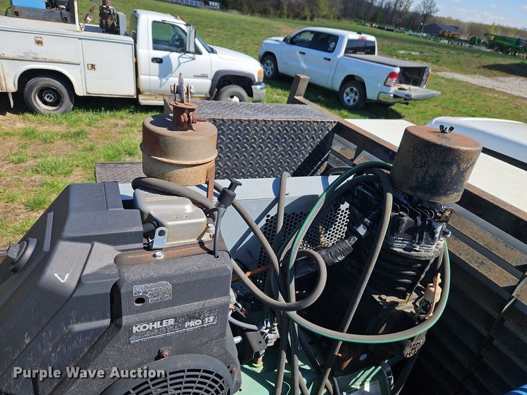 image for item EI3711 2001 Ford F450 Super Duty XLT flatbed truck