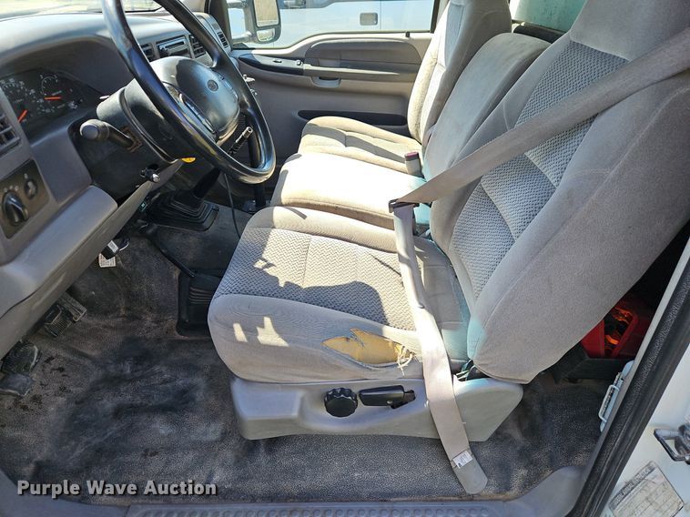 image for item EI3711 2001 Ford F450 Super Duty XLT flatbed truck