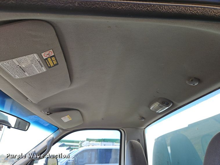 image for item EI3711 2001 Ford F450 Super Duty XLT flatbed truck