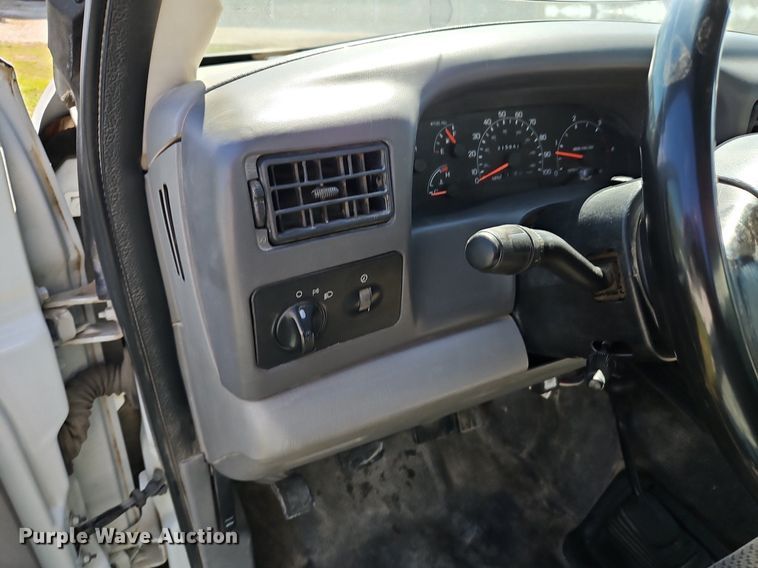 image for item EI3711 2001 Ford F450 Super Duty XLT flatbed truck