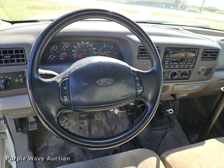 image for item EI3711 2001 Ford F450 Super Duty XLT flatbed truck