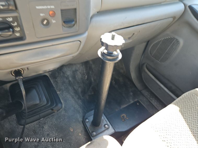 image for item EI3711 2001 Ford F450 Super Duty XLT flatbed truck