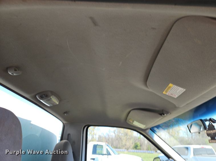 image for item EI3711 2001 Ford F450 Super Duty XLT flatbed truck