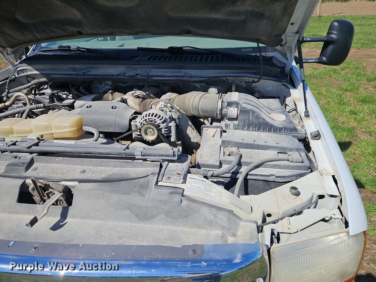 image for item EI3711 2001 Ford F450 Super Duty XLT flatbed truck