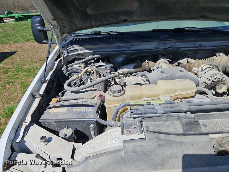 image for item EI3711 2001 Ford F450 Super Duty XLT flatbed truck