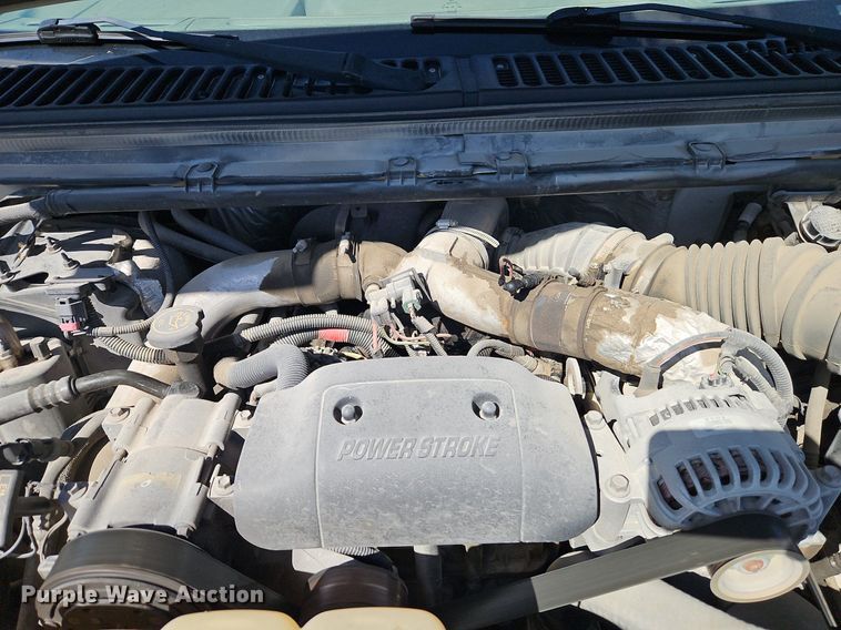 image for item EI3711 2001 Ford F450 Super Duty XLT flatbed truck