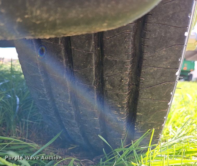 image for item EI3711 2001 Ford F450 Super Duty XLT flatbed truck