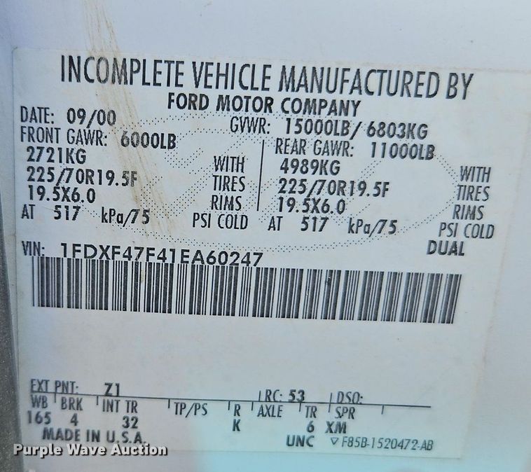 image for item EI3711 2001 Ford F450 Super Duty XLT flatbed truck