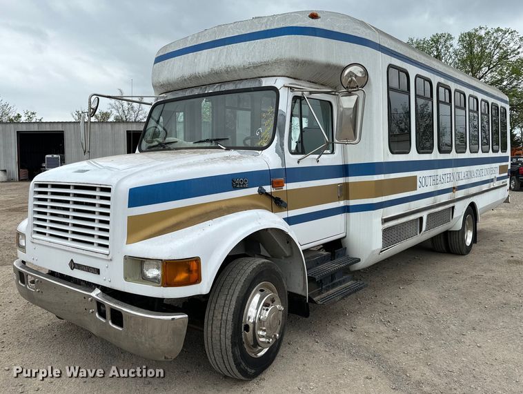 image for item EJ0393 2002 International  3400 shuttle bus