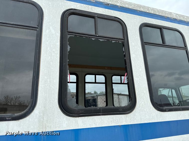 image for item EJ0393 2002 International  3400 shuttle bus