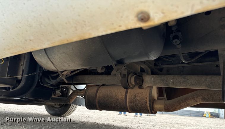 image for item EJ0393 2002 International  3400 shuttle bus