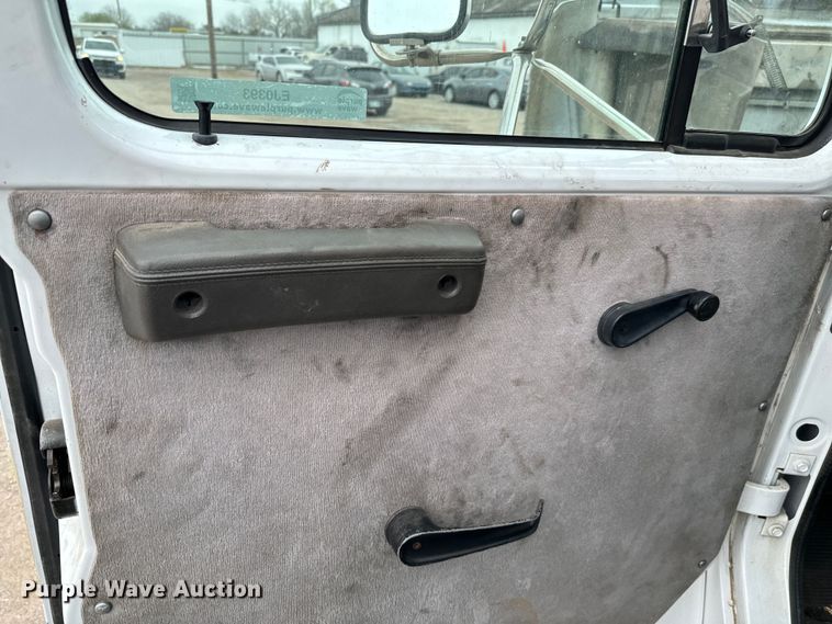 image for item EJ0393 2002 International  3400 shuttle bus