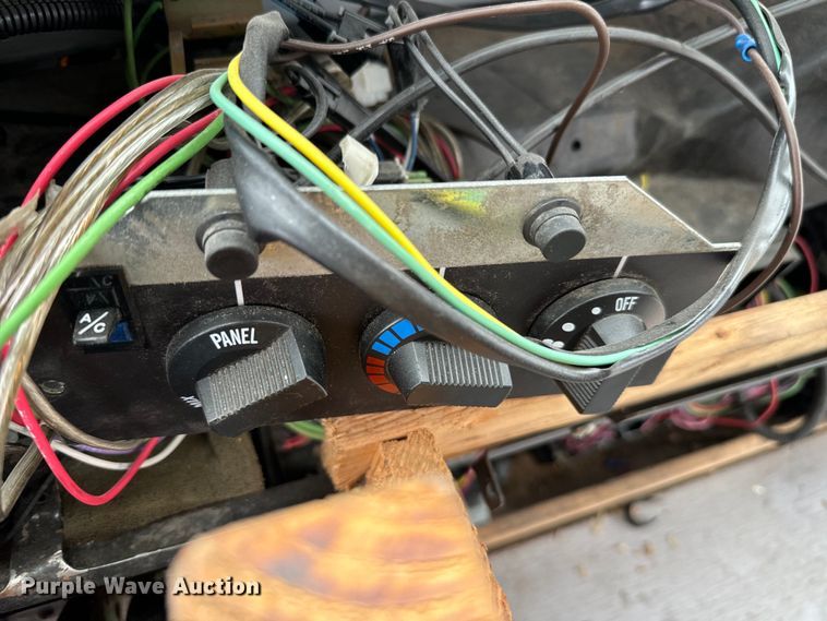 image for item EJ0393 2002 International  3400 shuttle bus