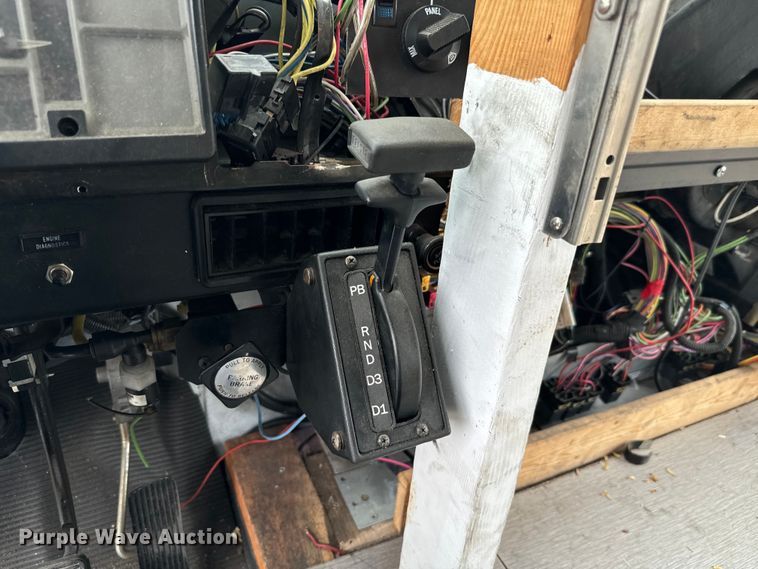 image for item EJ0393 2002 International  3400 shuttle bus