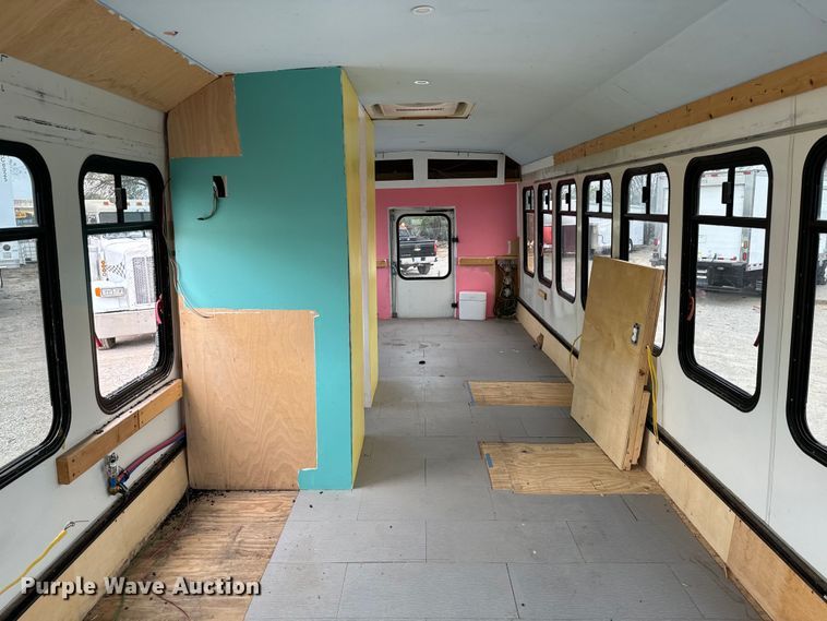 image for item EJ0393 2002 International  3400 shuttle bus