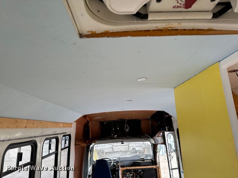 image for item EJ0393 2002 International  3400 shuttle bus