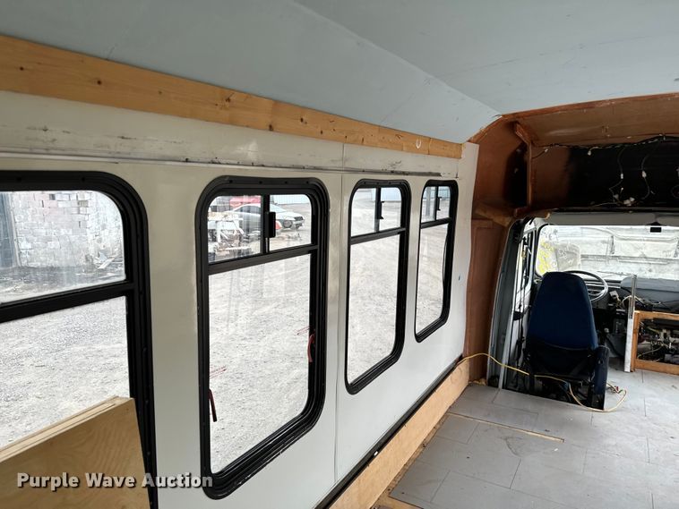 image for item EJ0393 2002 International  3400 shuttle bus