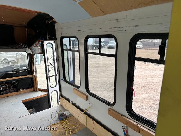 image for item EJ0393 2002 International  3400 shuttle bus