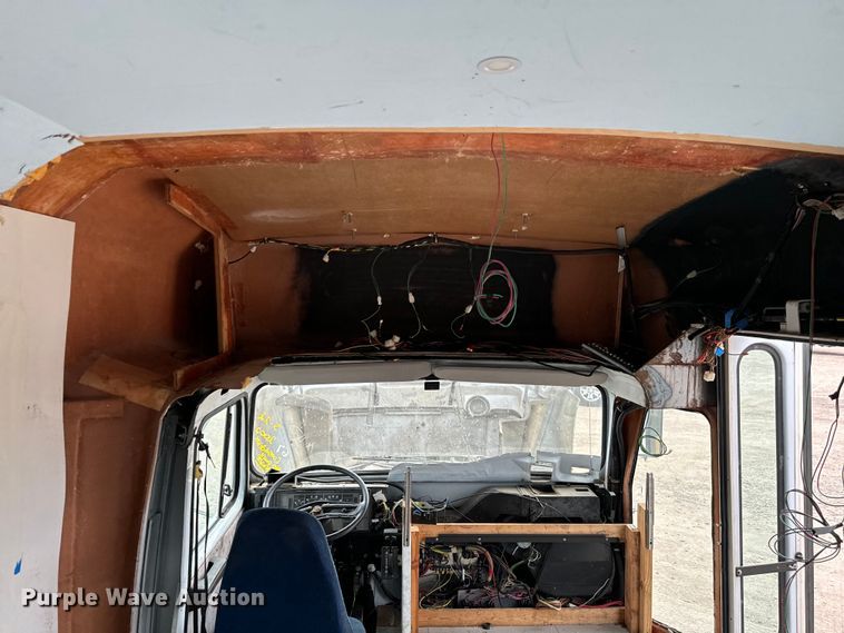 image for item EJ0393 2002 International  3400 shuttle bus