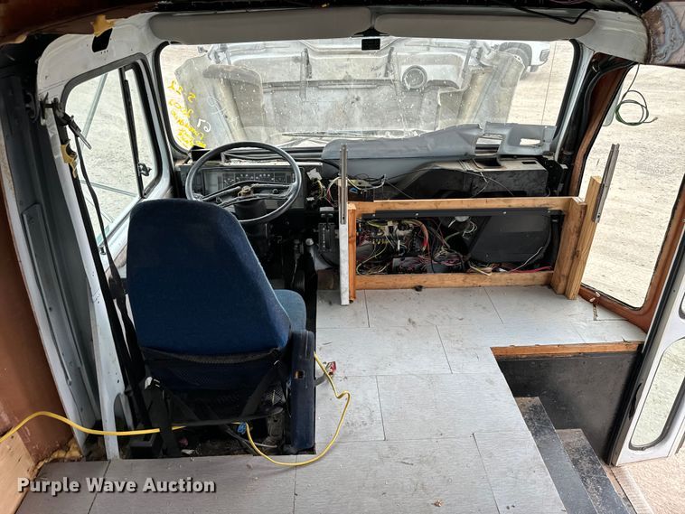 image for item EJ0393 2002 International  3400 shuttle bus