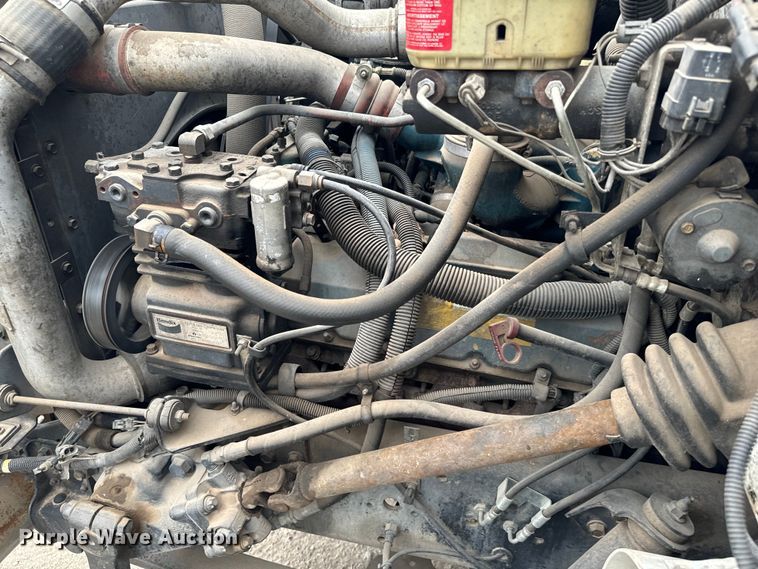 image for item EJ0393 2002 International  3400 shuttle bus