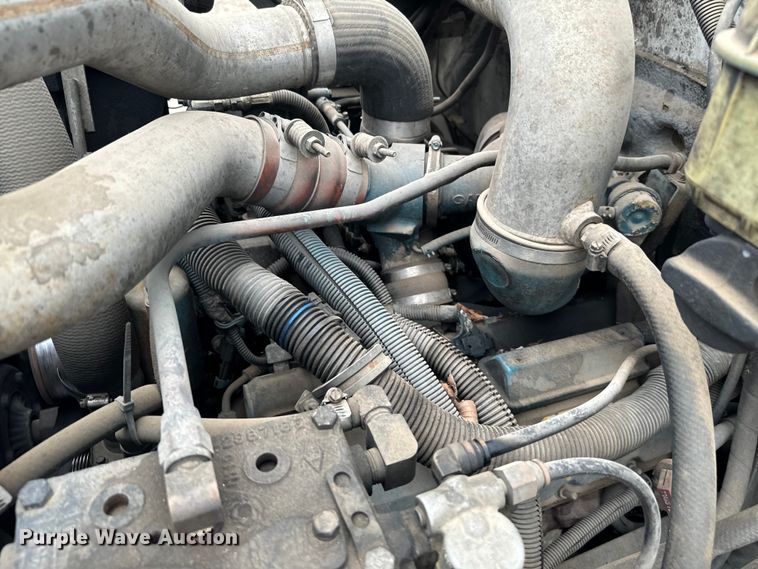 image for item EJ0393 2002 International  3400 shuttle bus