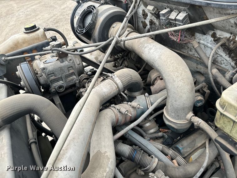 image for item EJ0393 2002 International  3400 shuttle bus