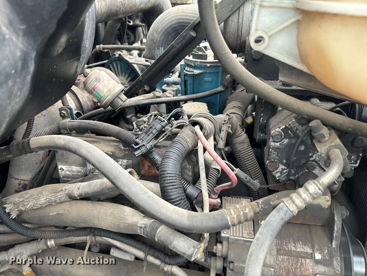 image for item EJ0393 2002 International  3400 shuttle bus