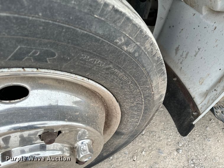 image for item EJ0393 2002 International  3400 shuttle bus