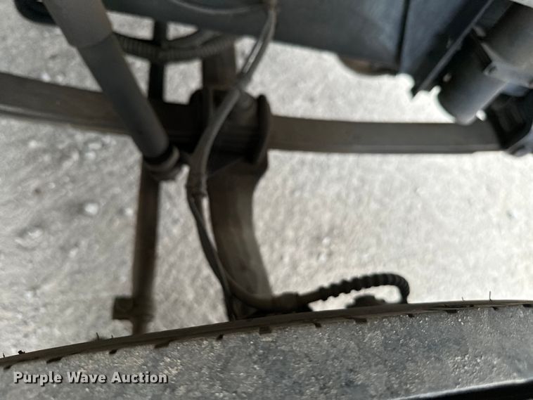 image for item EJ0393 2002 International  3400 shuttle bus