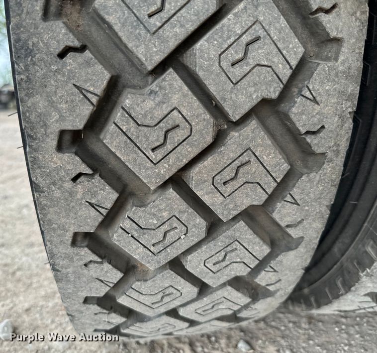 image for item EJ0393 2002 International  3400 shuttle bus