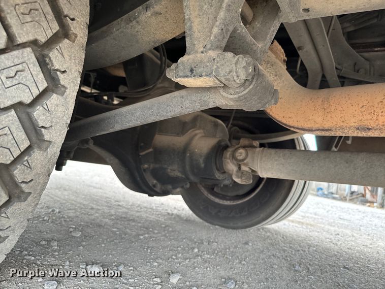 image for item EJ0393 2002 International  3400 shuttle bus