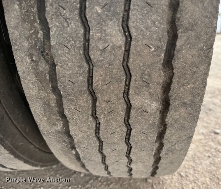 image for item EJ0393 2002 International  3400 shuttle bus