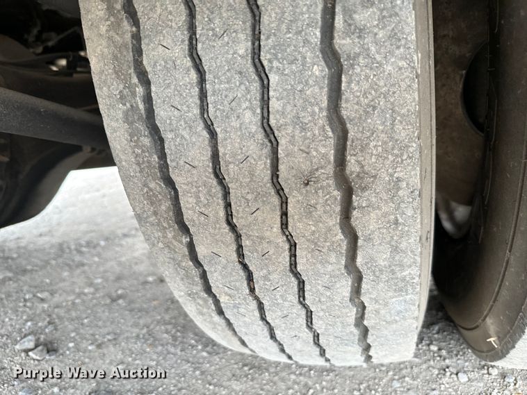 image for item EJ0393 2002 International  3400 shuttle bus