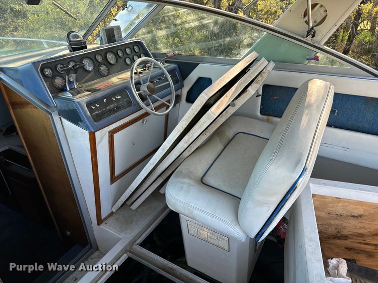 image for item EJ0453 1988 Sea Ray Cruiser  boat