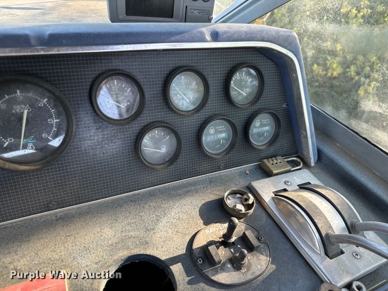 image for item EJ0453 1988 Sea Ray Cruiser  boat