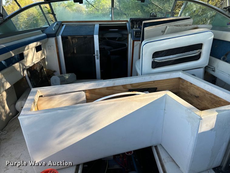 image for item EJ0453 1988 Sea Ray Cruiser  boat