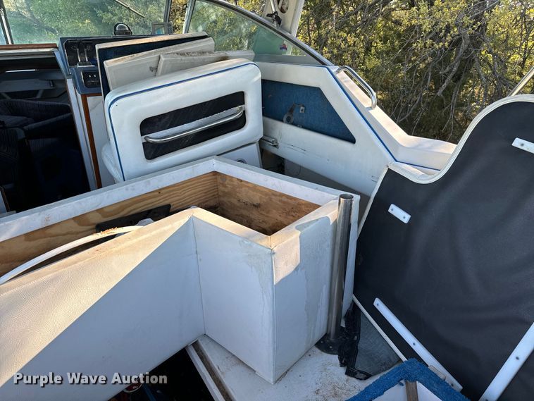 image for item EJ0453 1988 Sea Ray Cruiser  boat