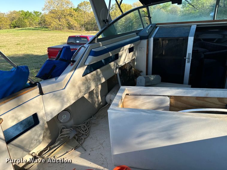 image for item EJ0453 1988 Sea Ray Cruiser  boat