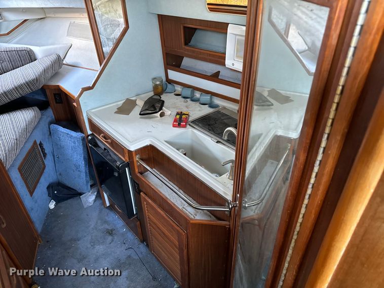 image for item EJ0453 1988 Sea Ray Cruiser  boat