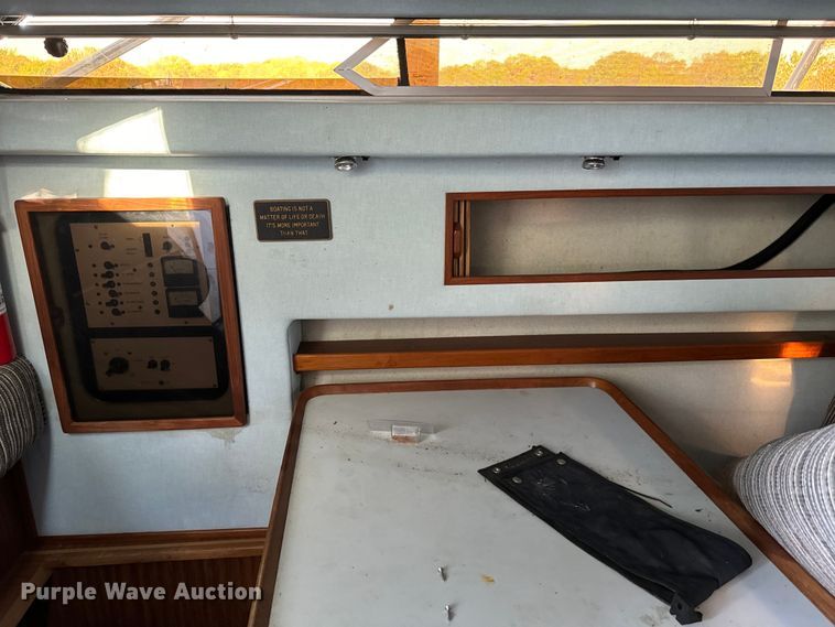 image for item EJ0453 1988 Sea Ray Cruiser  boat