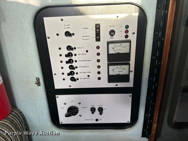 image for item EJ0453 1988 Sea Ray Cruiser  boat