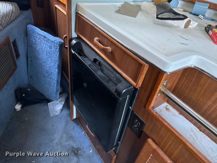 image for item EJ0453 1988 Sea Ray Cruiser  boat