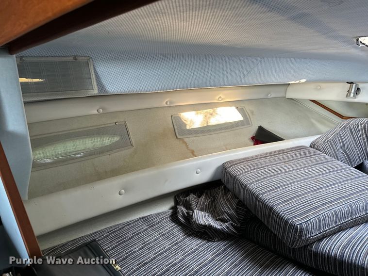 image for item EJ0453 1988 Sea Ray Cruiser  boat