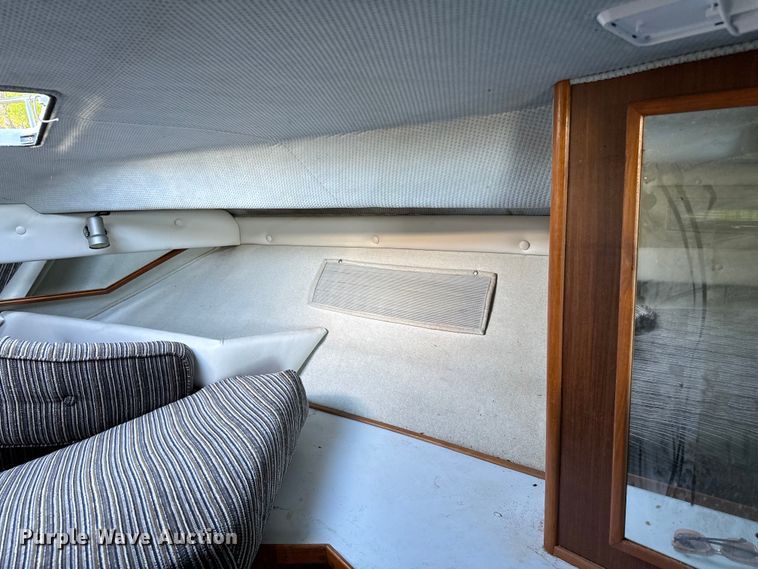 image for item EJ0453 1988 Sea Ray Cruiser  boat