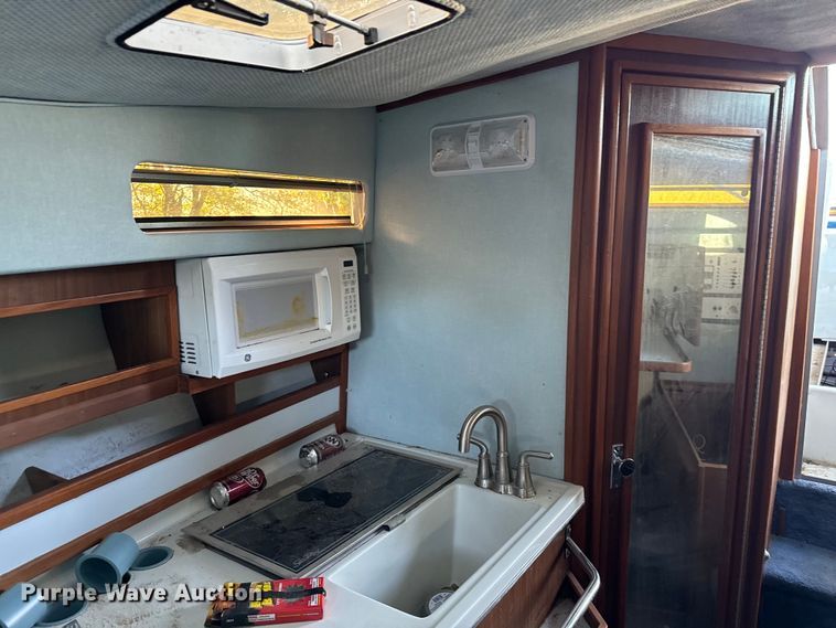 image for item EJ0453 1988 Sea Ray Cruiser  boat