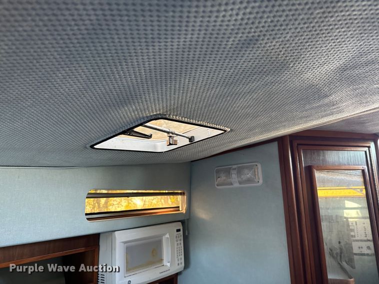 image for item EJ0453 1988 Sea Ray Cruiser  boat